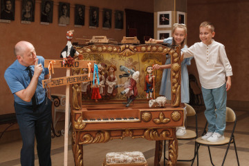 "`Array.title|replace:\